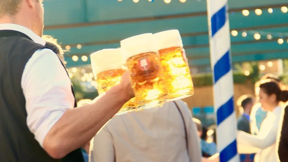 渋谷で団体の貸切をするなら『渋谷ガーデンホール』がおすすめ！オシャレな空間で貸切には最適です♪貸切でのご利用で音響機器やマイク・プロジェクタ―・カラオケ・ゲーム機などが【無料】でご利用いただけます！